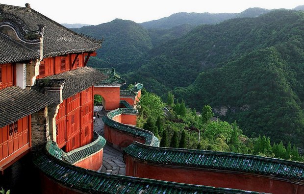 [Image: wudang-scen09.jpg]